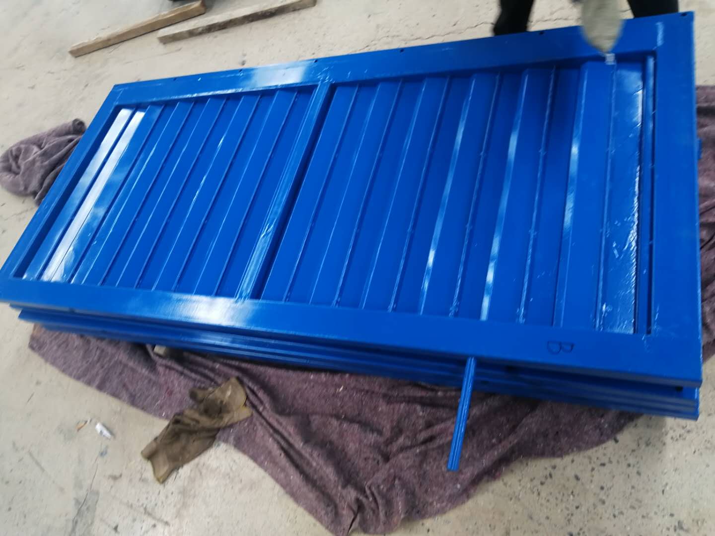 礦用雙向調(diào)節(jié)風(fēng)門