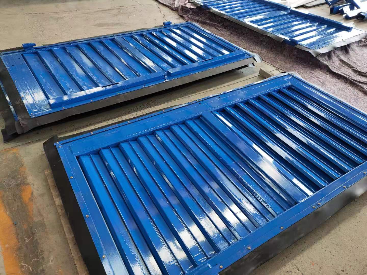 煤礦用防突調(diào)節(jié)風窗